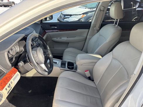 Used 2011 Subaru Outback 2.5i Limited image 10