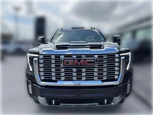 Used 2024 GMC Sierra 2500 Denali w/ Denali Reserve Package AWD/4WD image 2