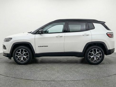 Used 2025 Jeep Compass Limited image 4