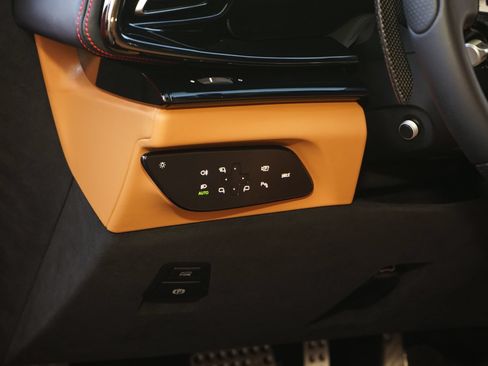 Used 2025 Ferrari Purosangue AWD/4WD image 26