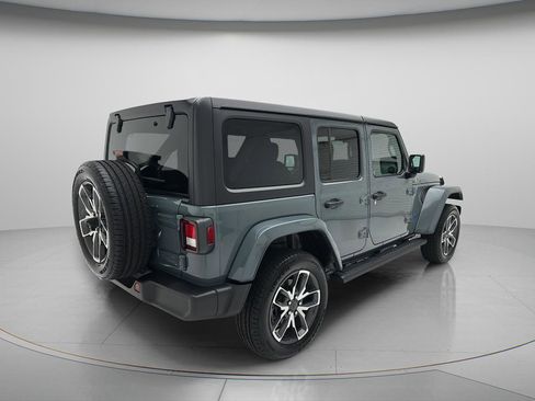 Used 2024 Jeep Wrangler Unlimited w/ Convenience Group AWD/4WD image 4