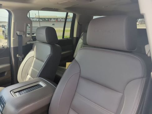 Used 2020 GMC Yukon XL Denali w/ Open Road Package image 26
