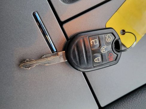 Used 2017 Ford Taurus SEL image 31