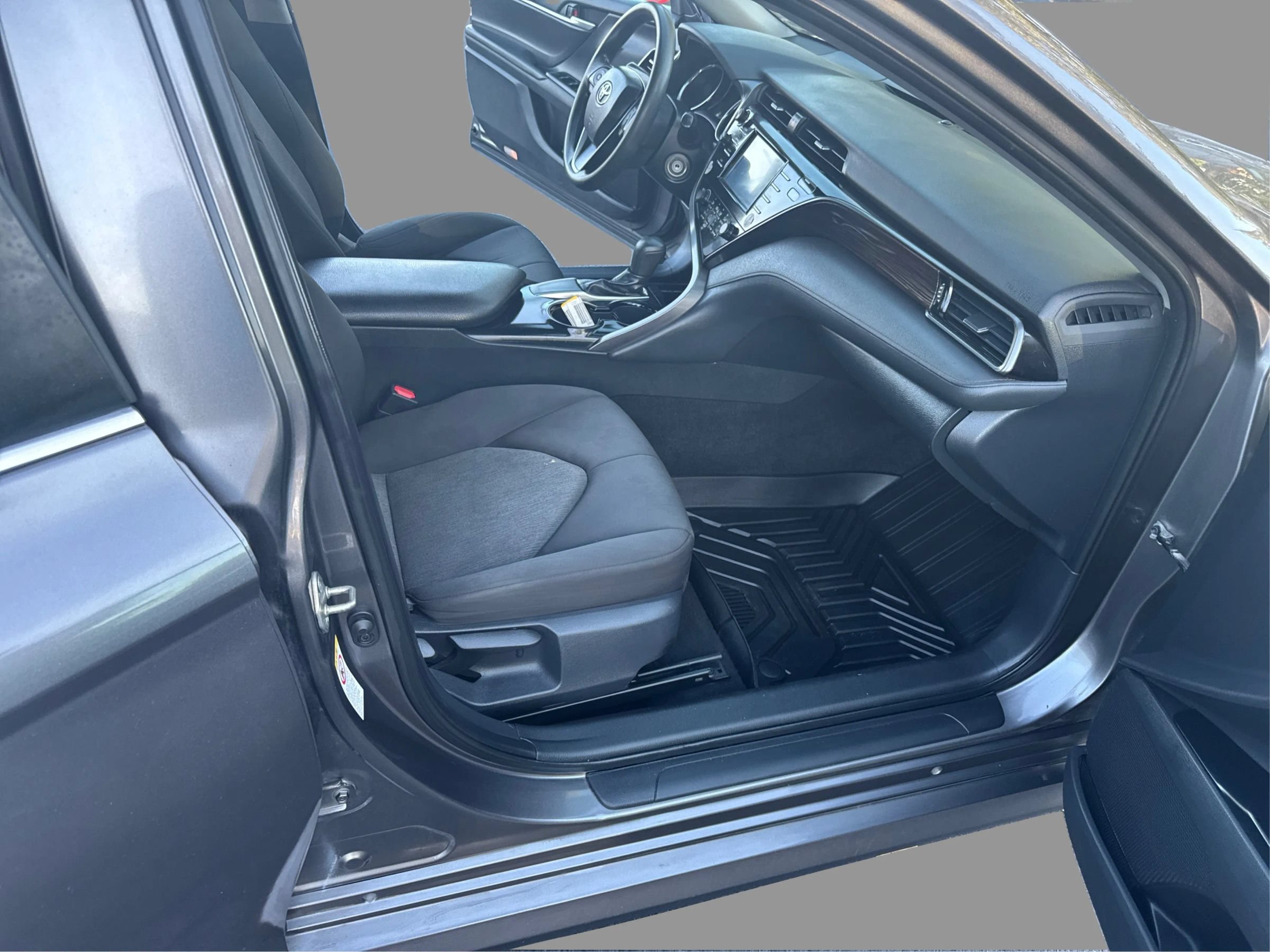 Used 2019 Toyota Camry LE FWD image 24