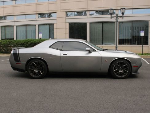 Used 2018 Dodge Challenger R/T Scat Pack RWD image 6