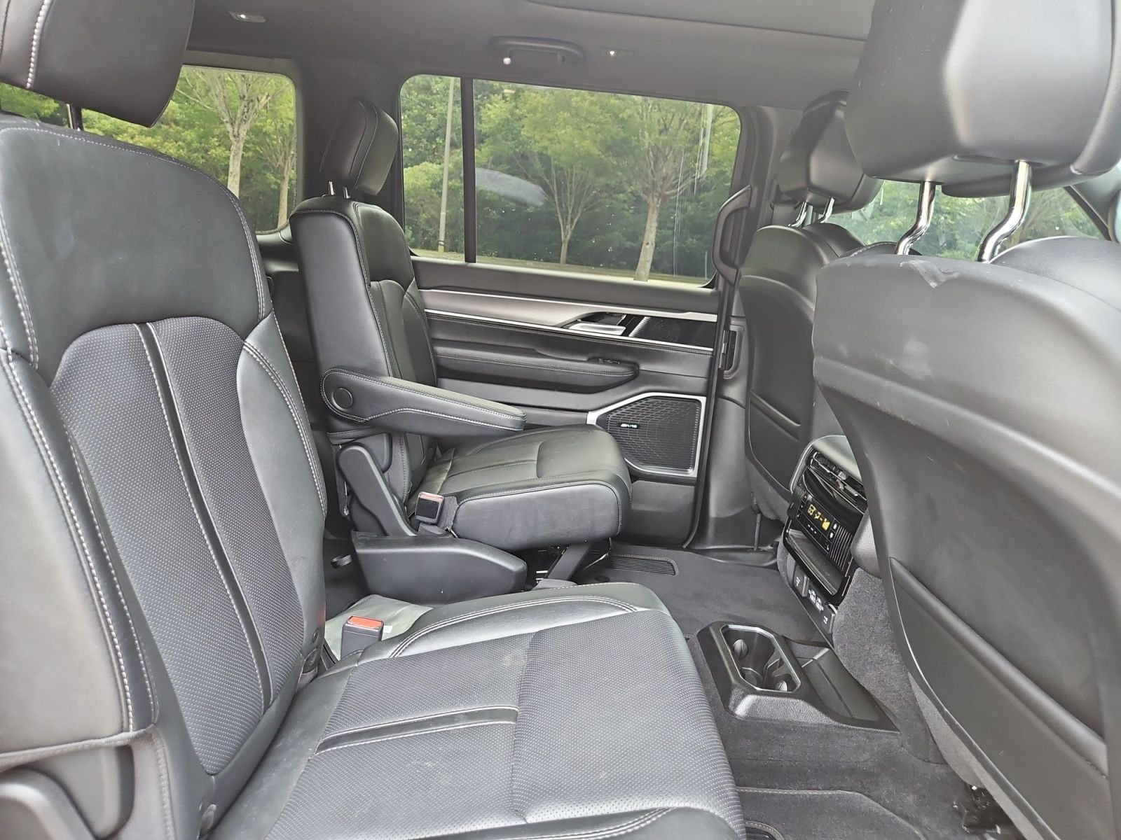 Used 2023 Jeep Wagoneer Series II AWD/4WD image 17