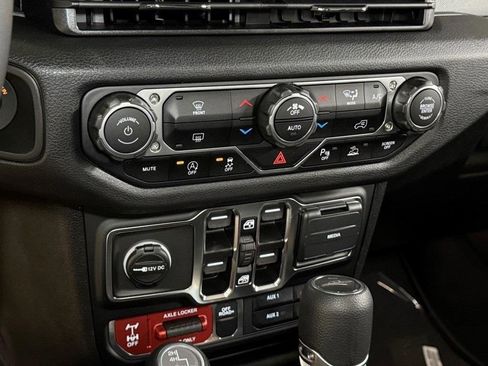 New 2025 Jeep Gladiator Willys image 22