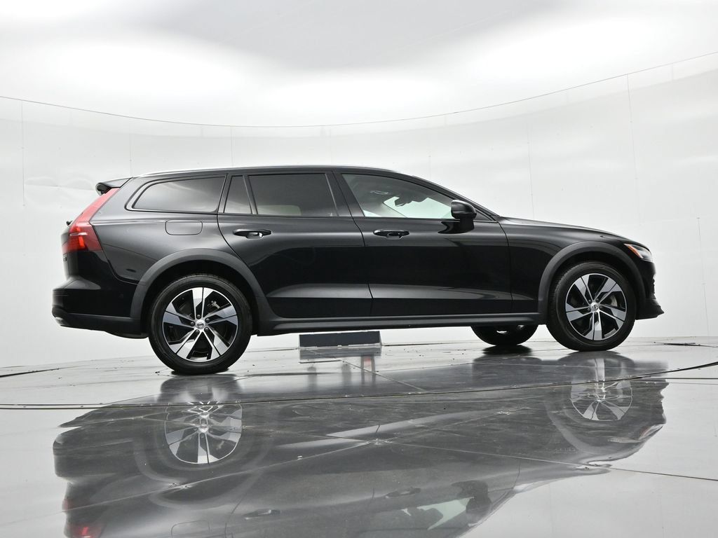 Used 2024 Volvo V60 B5 Cross Country Plus AWD/4WD image 21