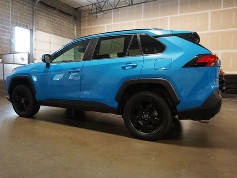 Used 2019 Toyota RAV4 XLE AWD/4WD image 3