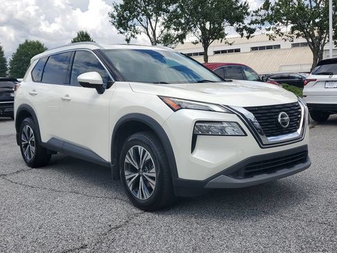 Used 2021 Nissan Rogue SV w/ Premium Package FWD image 3
