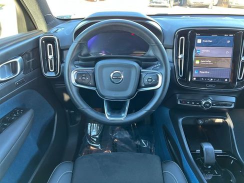 Used 2023 Volvo XC40 Recharge Ultimate image 19