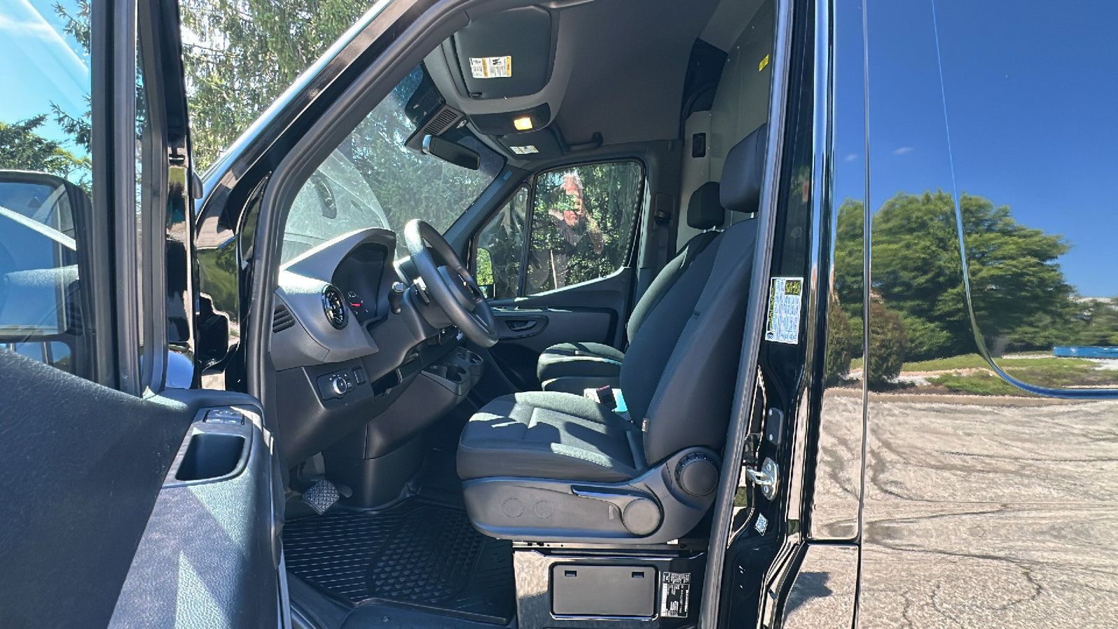Used 2023 Mercedes-Benz Sprinter 2500 image 10