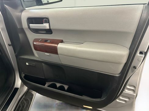 Used 2014 Toyota Sequoia Platinum AWD/4WD image 35