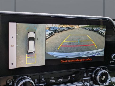 Used 2024 Toyota Highlander Platinum image 24