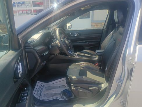 Used 2025 Jeep Compass Trailhawk AWD/4WD image 10