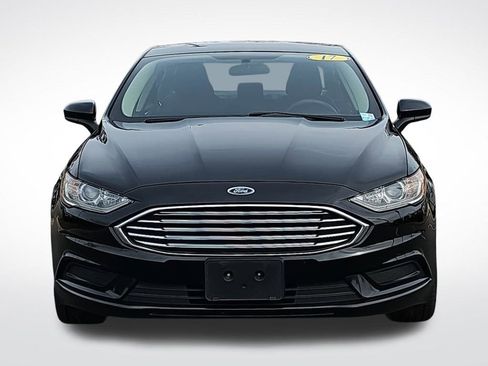 Used 2017 Ford Fusion SE w/ Fusion SE Technology Package image 2