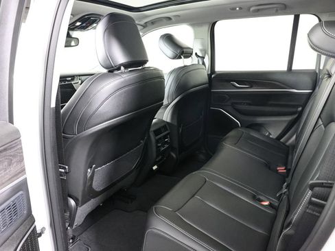 Used 2023 Jeep Grand Cherokee Limited image 23