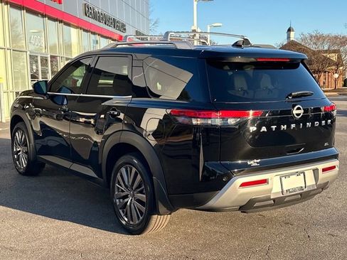 Used 2024 Nissan Pathfinder SL w/ SL Premium Package image 5