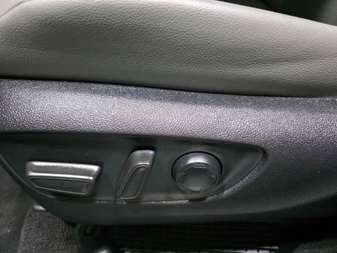 Used 2024 Toyota Sienna XLE FWD image 17