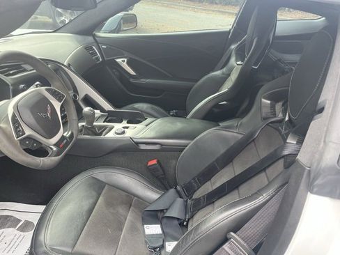 Used 2015 Chevrolet Corvette Z06 w/ 3LZ Preferred Equipment Group image 6