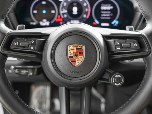 Certified 2025 Porsche Cayenne Coupe AWD/4WD image 17
