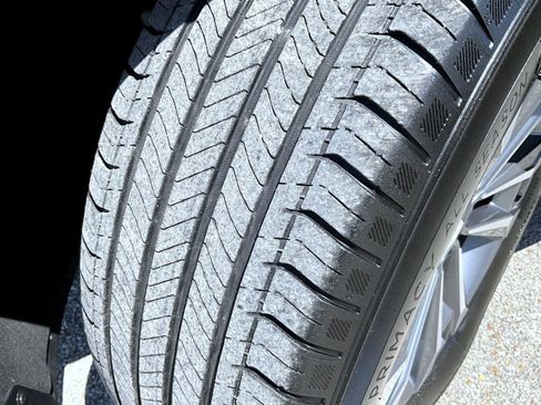 Certified 2025 Chevrolet Equinox LT AWD/4WD image 23