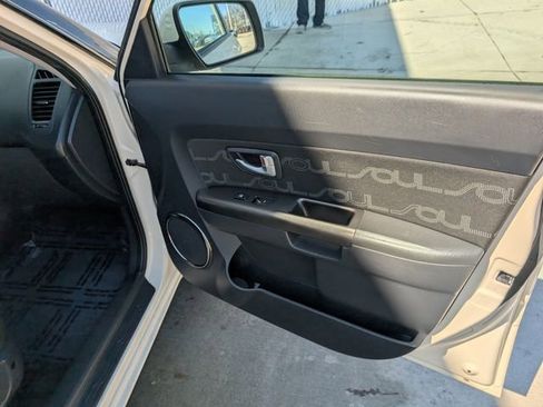 Used 2013 Kia Soul + w/ Audio Pkg FWD image 29