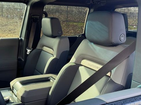 New 2025 GMC Hummer EV 2X w/ LPO, Sport Package image 18