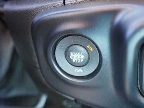 Used 2019 Jeep Wrangler Unlimited Sahara w/ Uconnect 4C Nav & Sound Group AWD/4WD image 28