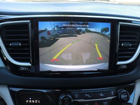 Used 2023 Chrysler Pacifica Touring-L FWD image 27