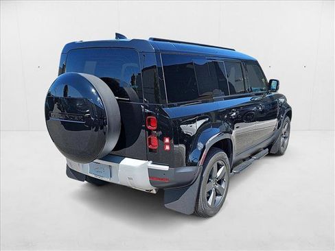 New 2025 Land Rover Defender 110 S image 5
