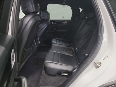 Used 2020 Porsche Cayenne AWD/4WD image 27