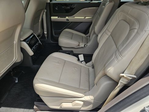 Used 2021 Lincoln Aviator Reserve w/ Elements Package Plus RWD image 16