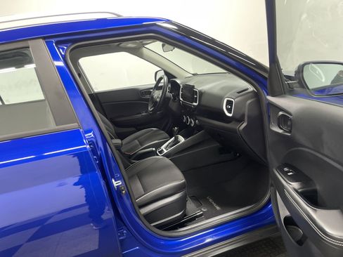 Used 2023 Hyundai Venue Limited image 26