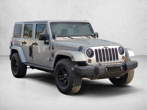 Used 2015 Jeep Wrangler Unlimited Sahara image 3