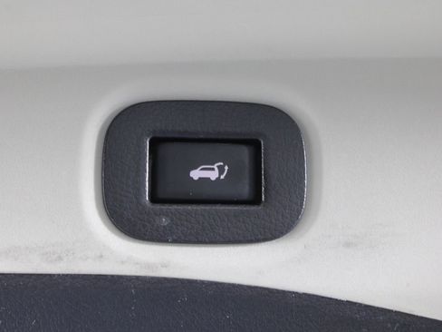 Used 2015 Nissan Rogue S image 18