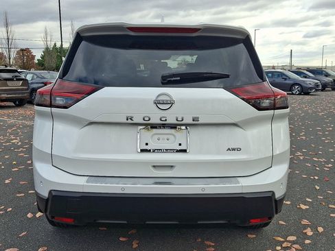 Certified 2025 Nissan Rogue SV image 6