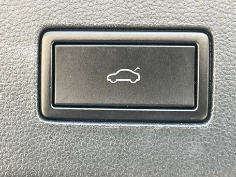 Used 2020 Volkswagen Atlas Cross Sport SE FWD image 24