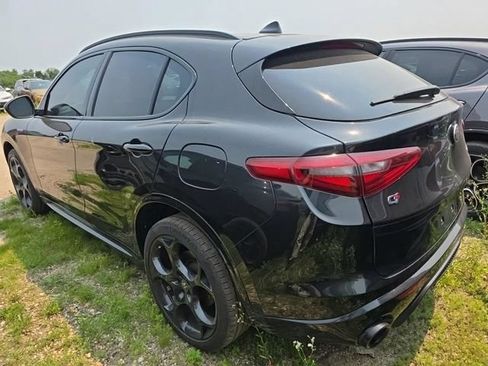 Used 2023 Alfa Romeo Stelvio Veloce AWD/4WD image 7