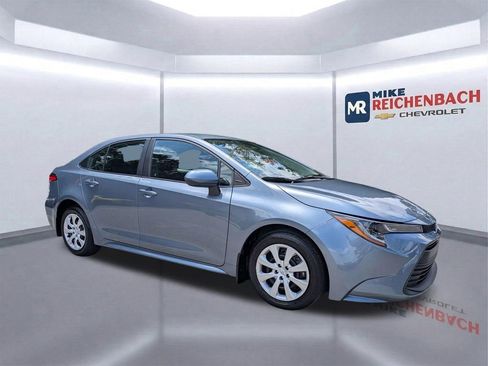 Used 2025 Toyota Corolla LE FWD image 2