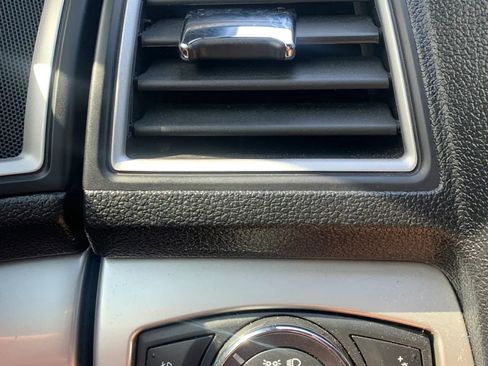 Used 2017 Ford Explorer XLT w/ Equipment Group 202A FWD image 25