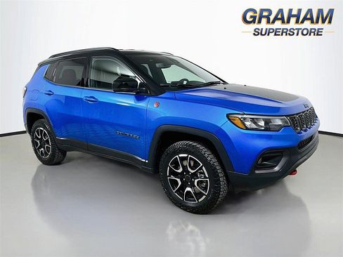 Used 2026 Jeep Compass Trailhawk AWD/4WD image 1
