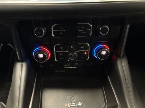 Used 2022 Chevrolet Tahoe LT w/ Luxury Package AWD/4WD image 38