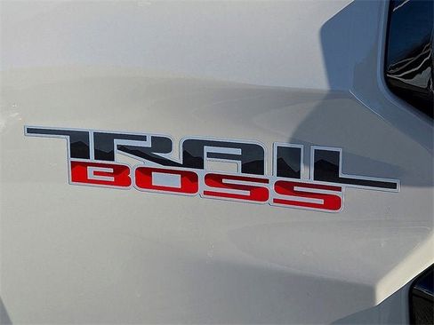 New 2026 Chevrolet Colorado Trail Boss w/ Off-Road Front Bumper Package image 12