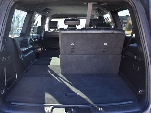 Used 2022 Jeep Wagoneer Series III AWD/4WD image 23