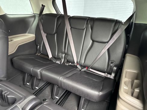 Used 2025 Kia Carnival image 15