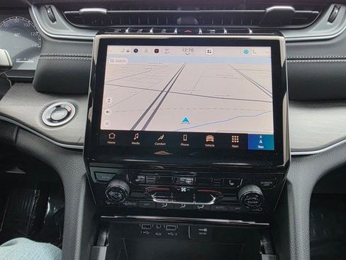 New 2025 Jeep Grand Cherokee L Limited w/ Trailer Tow Package image 18