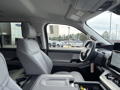 New 2026 Ford Expedition Active image 16