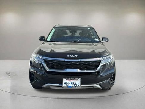 Used 2023 Kia Seltos S w/ Navigation Package FWD image 2