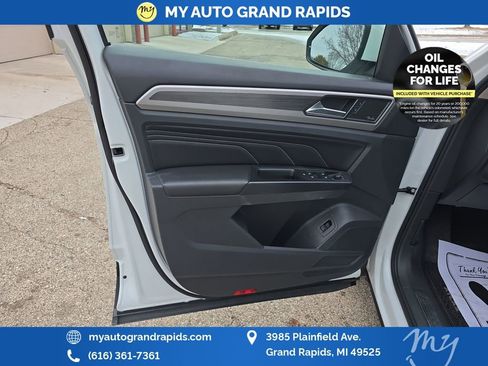 Used 2021 Volkswagen Atlas SEL Premium image 16